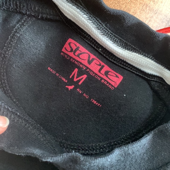 Staples sweatshirt short sleeve size medium - Picture 5 of 5